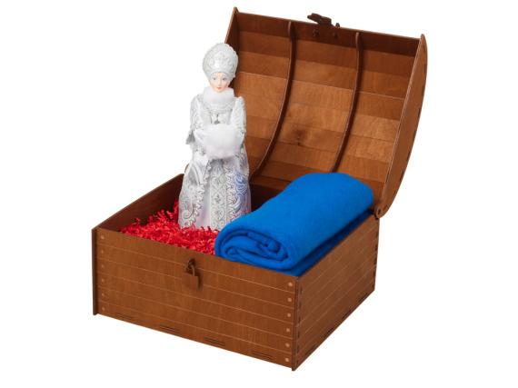 Подарочный набор: кукла фарфоровая, плед флисовый